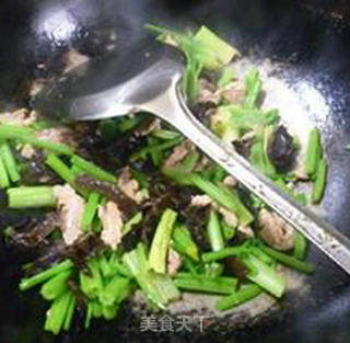 黑木耳里脊肉炒香芹的做法步骤：13
