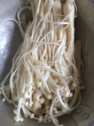 金针菇烩蕃茄的做法步骤：1
