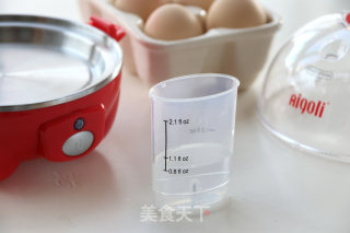 鸡蛋杯&吐司条的做法步骤：2
