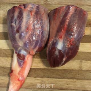 卤牛肘子肉的做法步骤：1