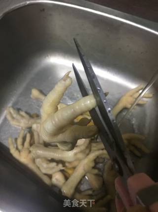 美容靓汤（花胶煲鸡爪）的做法步骤：6