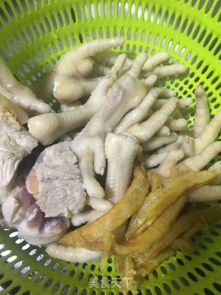 美容靓汤（花胶煲鸡爪）的做法步骤：7