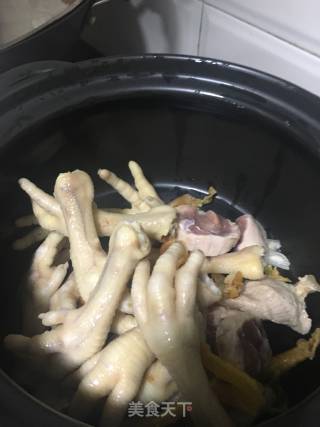 美容靓汤（花胶煲鸡爪）的做法步骤：8