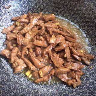 蒜苔炒牛柳的做法步骤：5