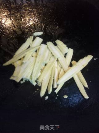 玉米笋炒肉的做法步骤：3