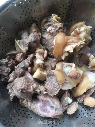 红烧羊肉的做法步骤：1