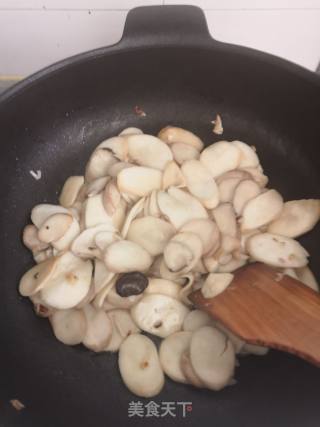 青椒炒杏鲍菇的做法步骤：4