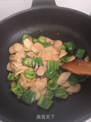 青椒炒杏鲍菇的做法步骤：9