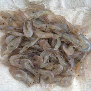 韭菜炒河虾的做法步骤：2