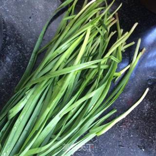 韭菜炒河虾的做法步骤：3