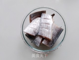 干煎带鱼的做法步骤：2