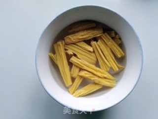 菠菜炒腐竹的做法步骤：2