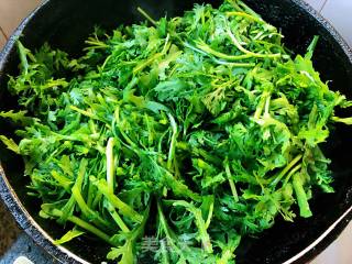 蒜蓉茼蒿炒磷虾的做法步骤：5