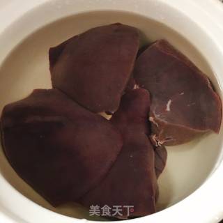 卤猪肝的做法步骤：1