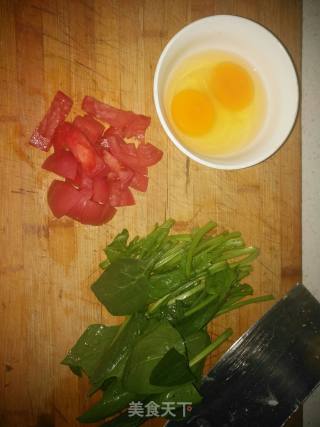 鸡蛋西红柿菠菜汤的做法步骤：2