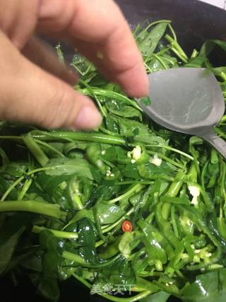 椒丝腐乳炒通菜的做法步骤：6