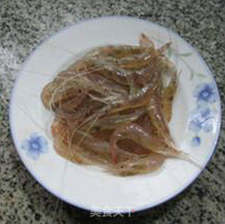 南瓜炒江白虾的做法步骤：2