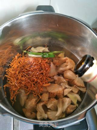 虫草花猴菇汤的做法步骤：7