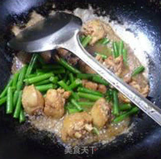 蒜薹炒鸡翅的做法步骤：12