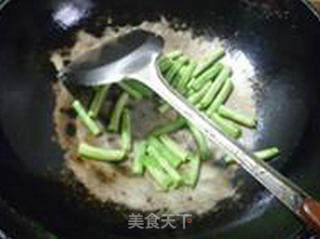 香菇梅豆炒鸡蛋的做法步骤：7