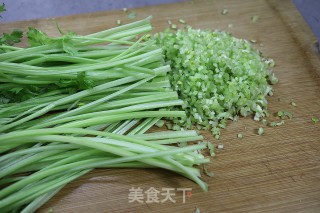 香芹荸荠猪肉饺子的做法步骤：4