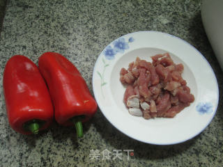 里脊肉炒红椒的做法步骤：1