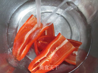 里脊肉炒红椒的做法步骤：5