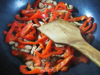 里脊肉炒红椒的做法步骤：11