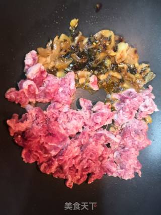 酸菜炒牛肉的做法步骤：1
