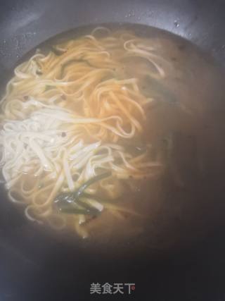 海带鸡丝面的做法步骤：5