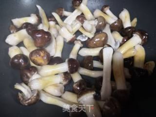 素炒松茸菇的做法步骤：2
