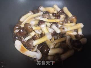 素炒松茸菇的做法步骤：3