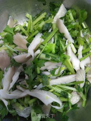 麻辣芹菜炒肉的做法步骤：1