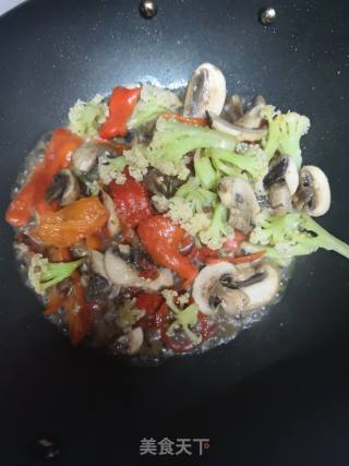 蘑菇炒花菜的做法步骤：5