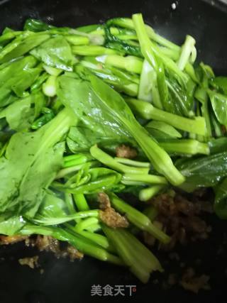 油堆炒菜心的做法步骤：3