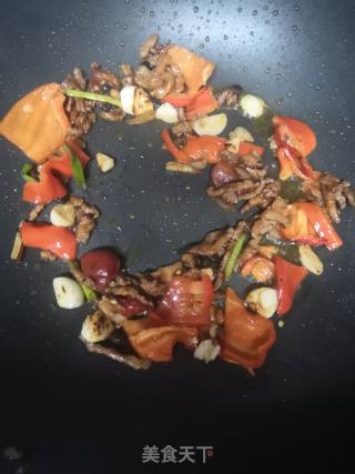 肉丝炒蘑菇的做法步骤：2