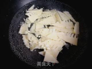 冬笋炒平菇的做法步骤：3
