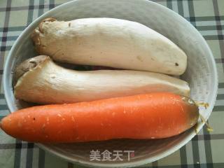 猪肉杏鲍菇胡萝卜包子的做法步骤：7