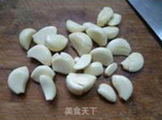蒜头烧河鲫鱼的做法步骤：3