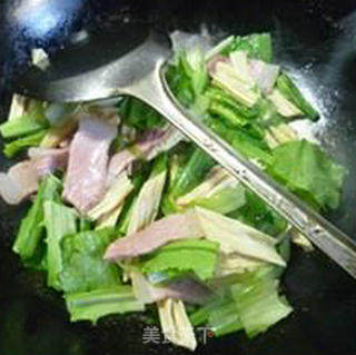 咸肉油麦菜炒腐竹的做法步骤：9