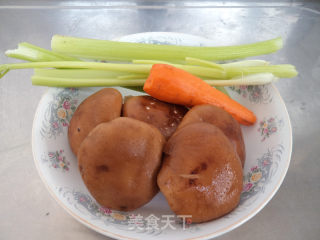 香菇鸡腿的做法步骤：4