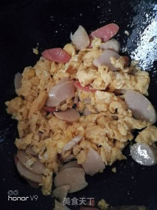 火腿肠炒鸡蛋的做法步骤：7