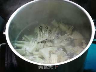 春笋玉米胡萝卜瘦肉汤的做法步骤：5