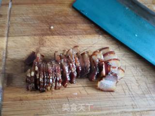 韭菜炒腊肉的做法步骤：2