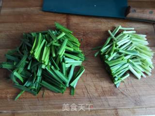 韭菜炒腊肉的做法步骤：4