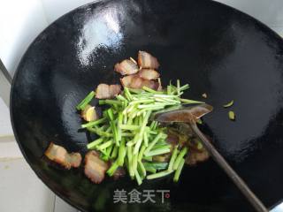 韭菜炒腊肉的做法步骤：8