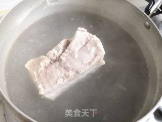 毛葱苗回锅肉的做法步骤：2