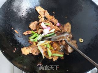 毛葱苗回锅肉的做法步骤：14