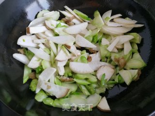 杏鲍菇炒儿菜的做法步骤：4
