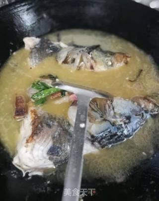 砂锅鱼头豆腐的做法步骤：7